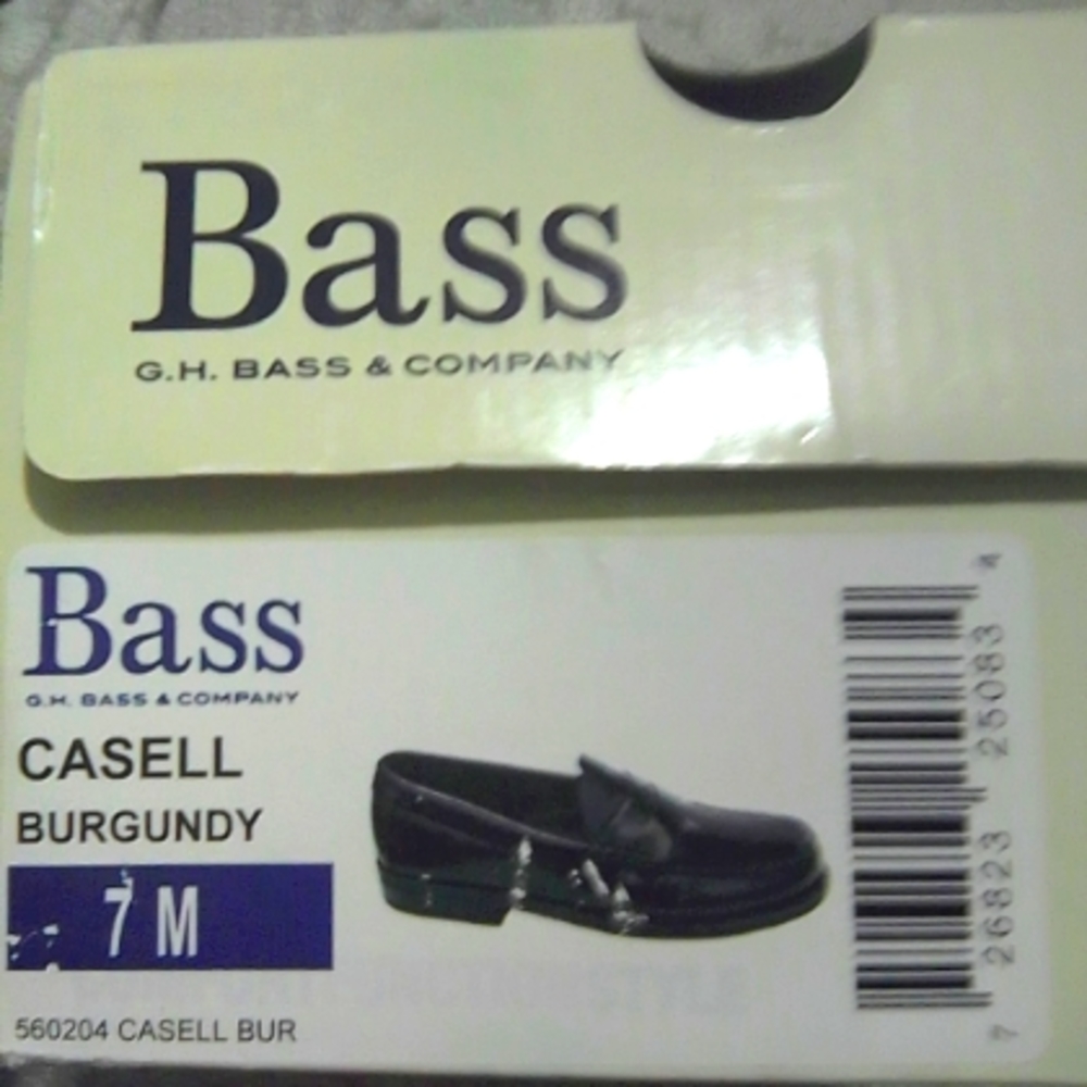 Women's Size 7 Bass Burgundy Leather Loafers